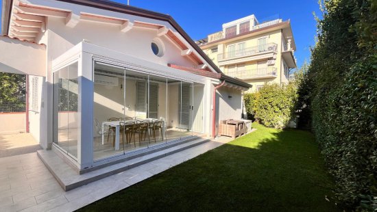Casa bifamiliare in venditaForte Dei Marmi - Forte Dei Marmi Centro