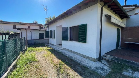 Casa quadrifamiliare in venditaMontignoso