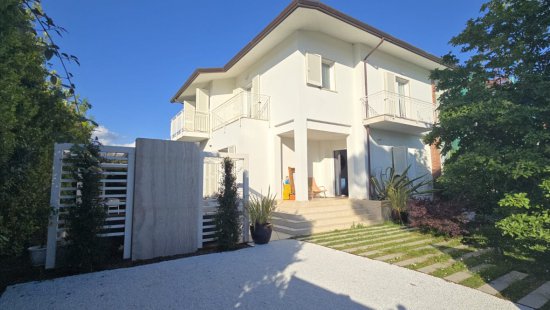 Casa bifamiliare in venditaForte Dei Marmi - Forte Dei Marmi Caranna